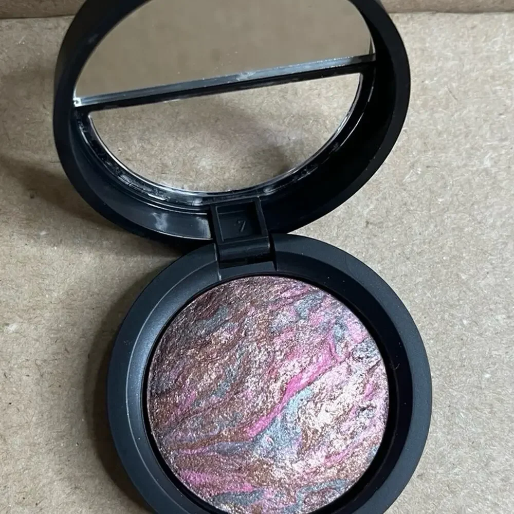 Laura Geller new without